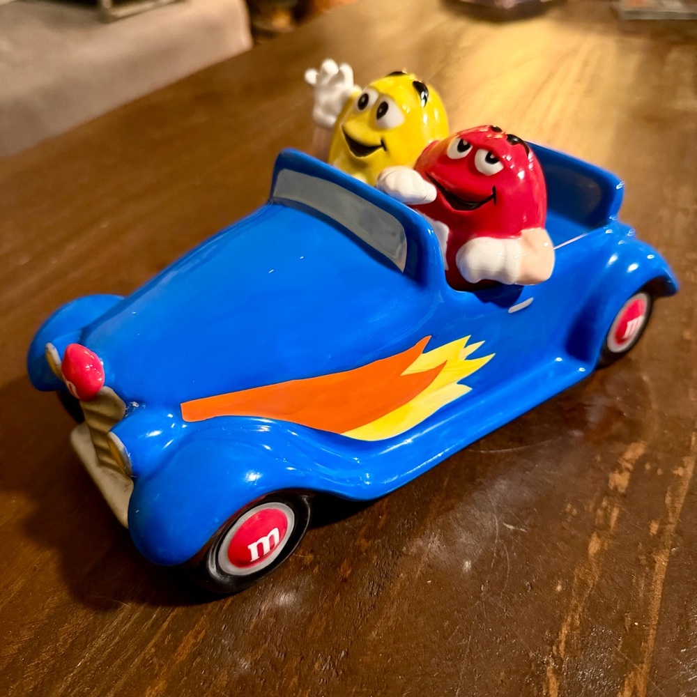 VTG M&M'S Ceramic Car Candy Dish - Red & Yellow M&M Figures